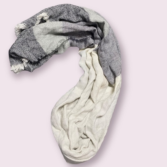 Large Scarf, Multiple Grey Shades, Fringed - Picture 1 of 4